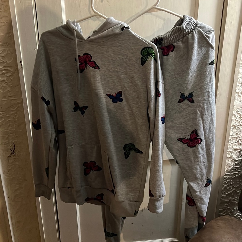 Womens sweatsuit pants are large hoodie is medium